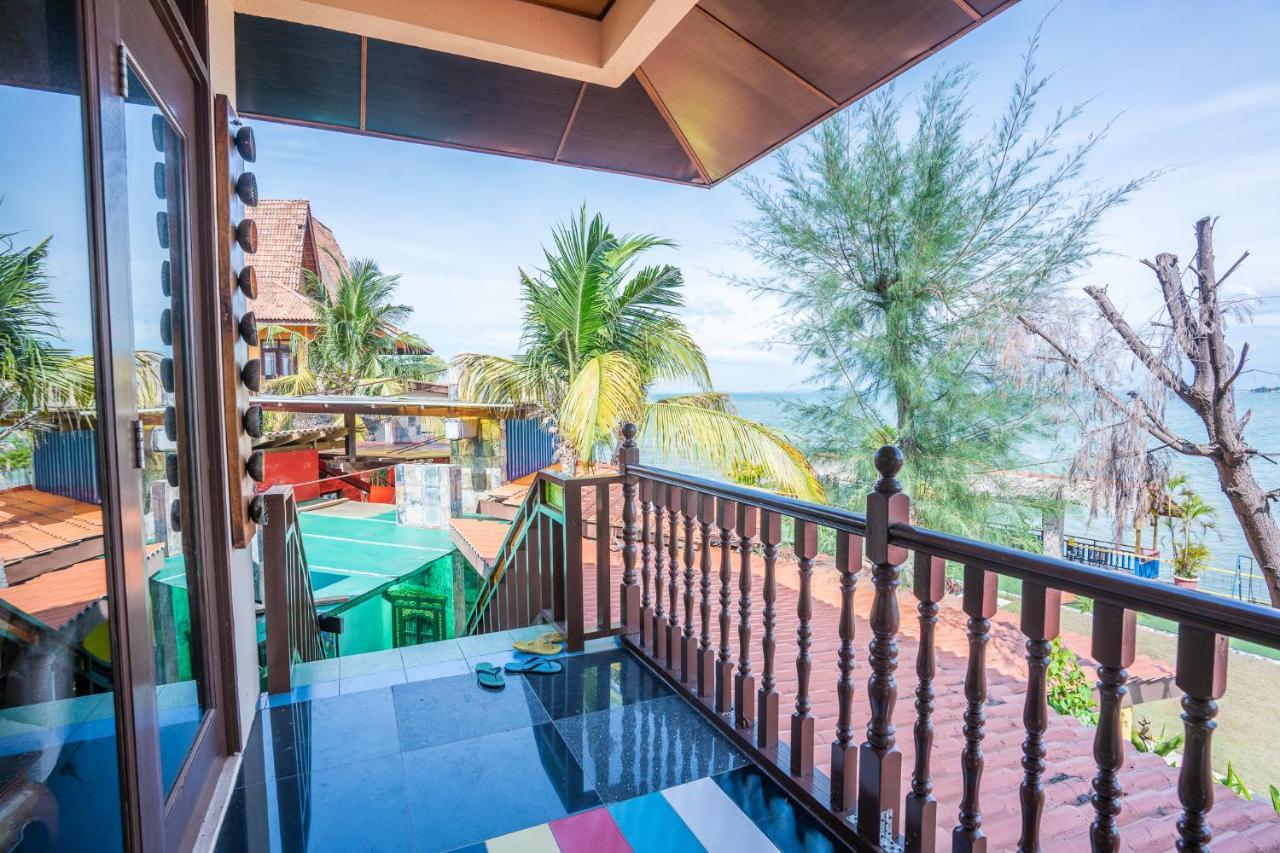 Lost Paradise Resort Batu Feringgi Exteriör bild