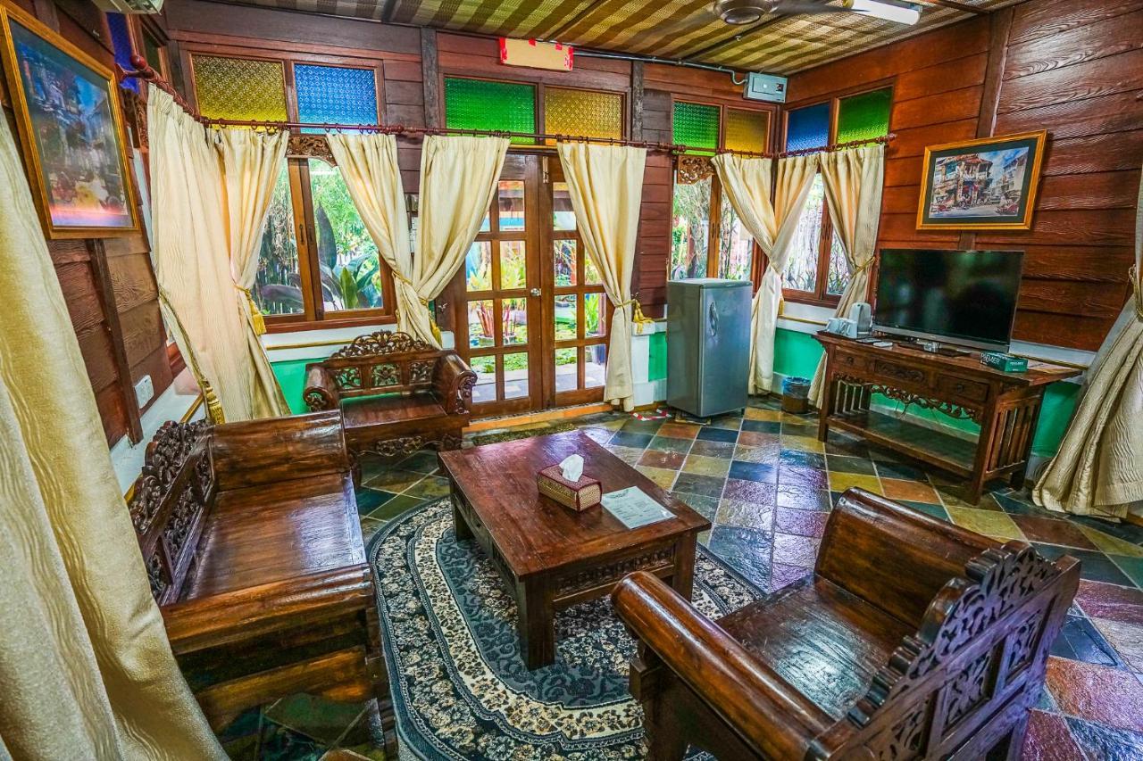 Lost Paradise Resort Batu Feringgi Exteriör bild