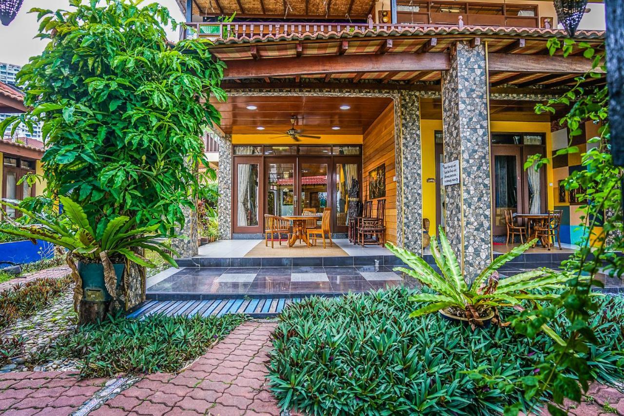 Lost Paradise Resort Batu Feringgi Exteriör bild