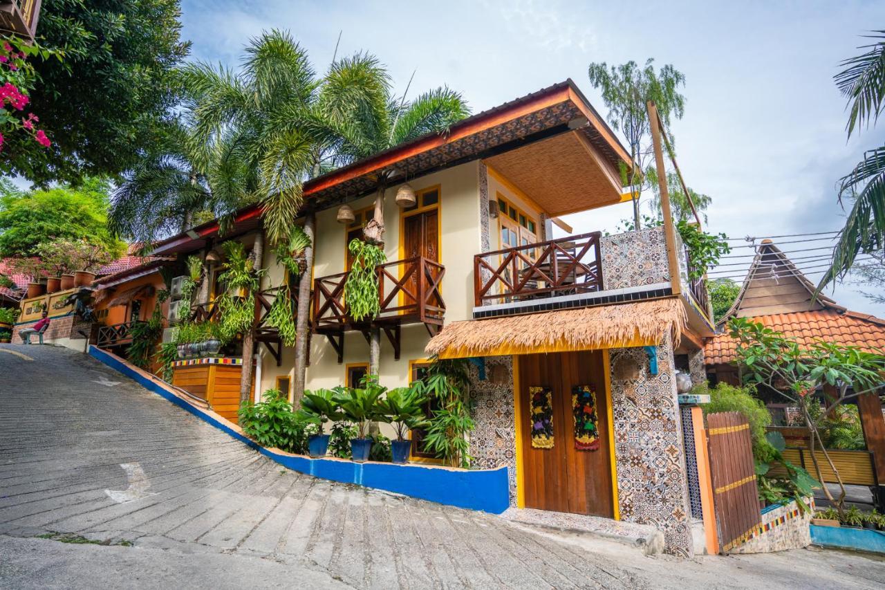 Lost Paradise Resort Batu Feringgi Exteriör bild