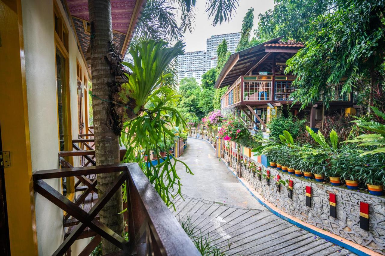 Lost Paradise Resort Batu Feringgi Exteriör bild