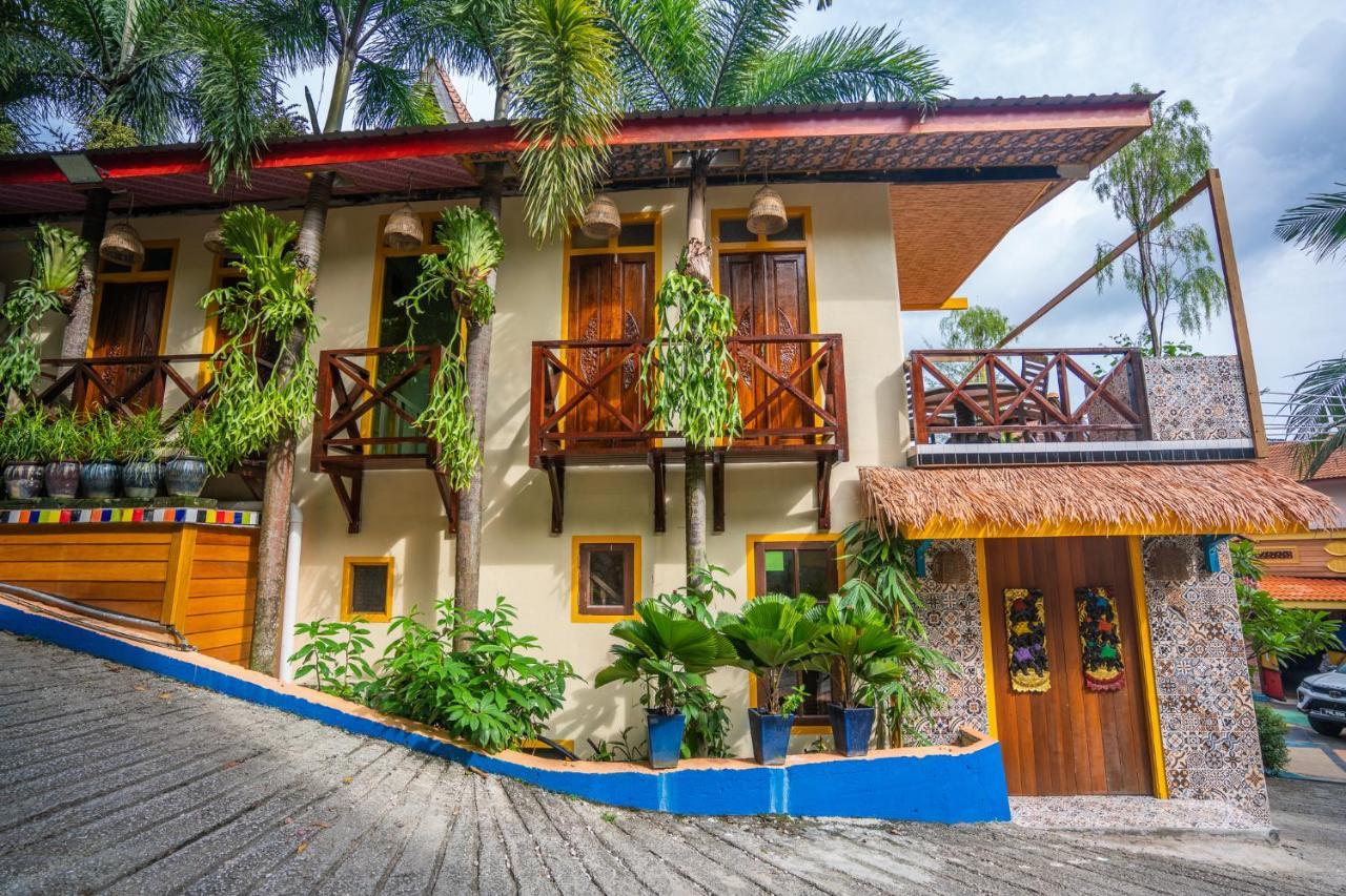 Lost Paradise Resort Batu Feringgi Exteriör bild