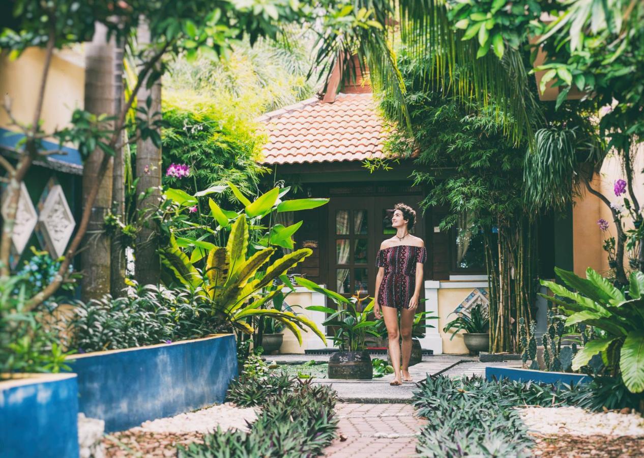 Lost Paradise Resort Batu Feringgi Exteriör bild