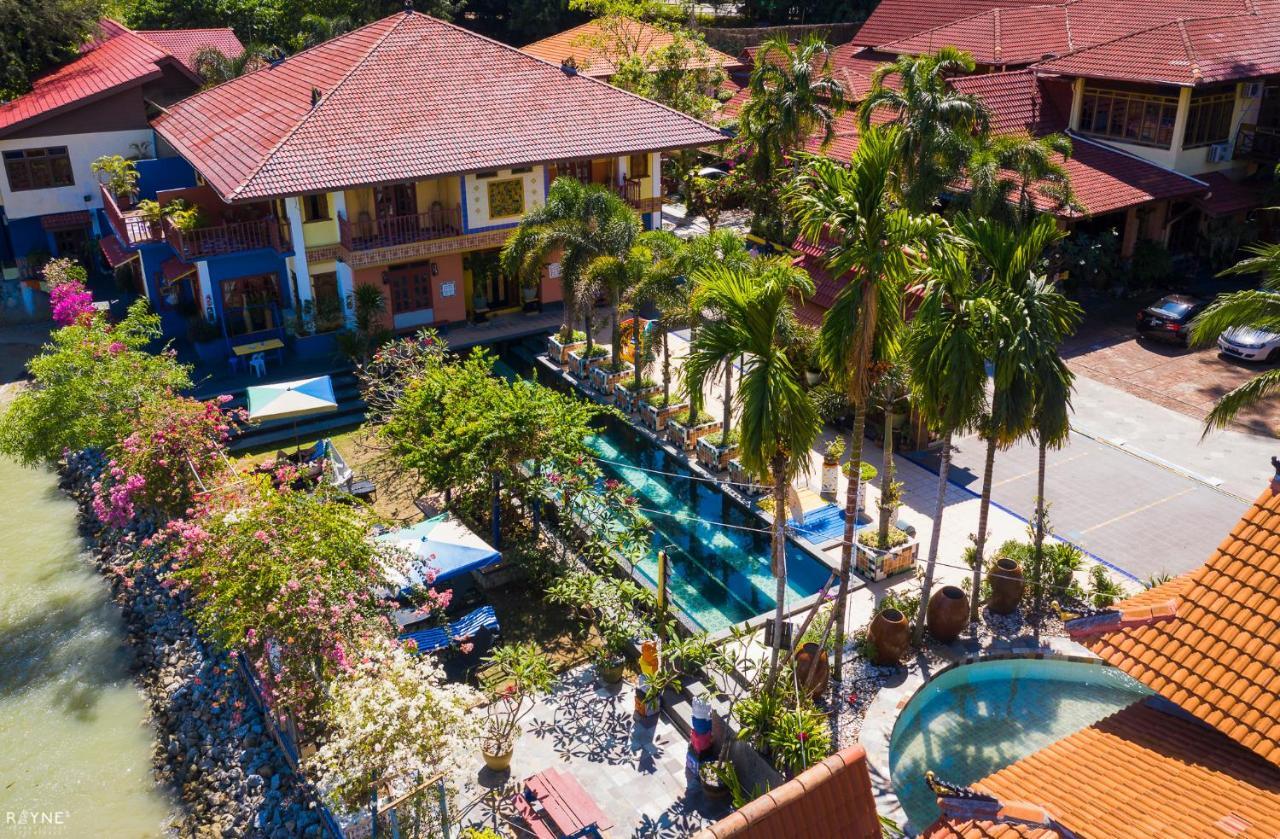 Lost Paradise Resort Batu Feringgi Exteriör bild