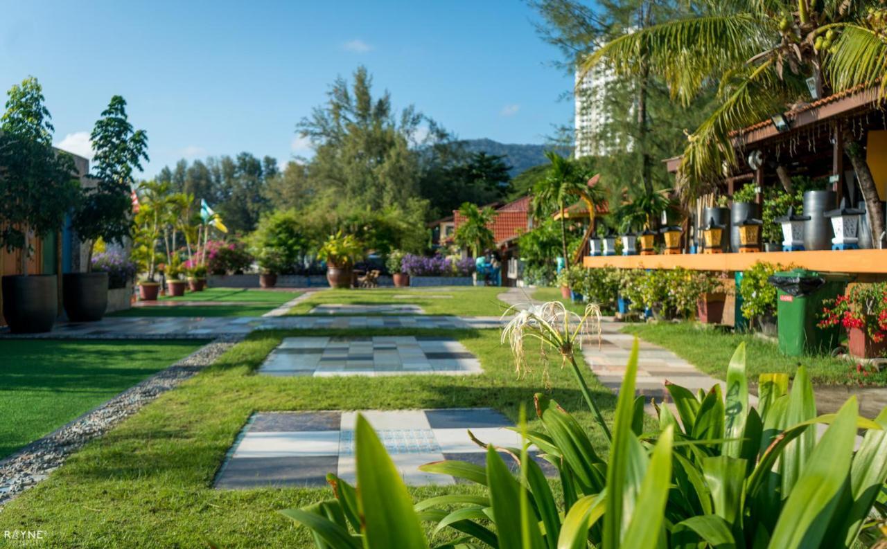 Lost Paradise Resort Batu Feringgi Exteriör bild